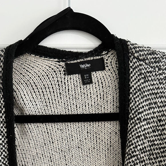 Mossimo Knit Shawl - Picture 2 of 3